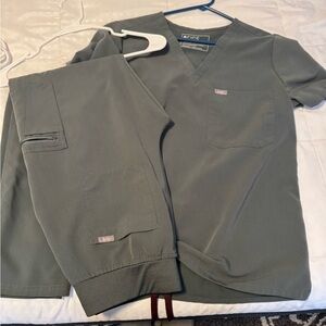 Figs  Scrub Set in  bonsai yola pant one pocket top medium